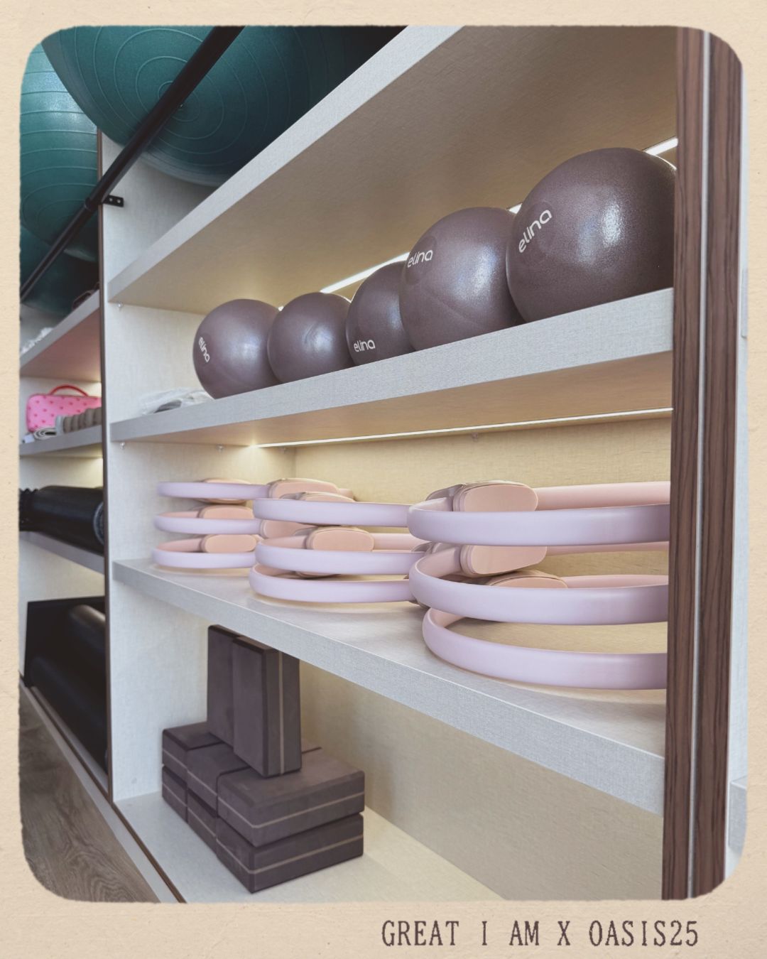 Bastidores da aula de pilates no Oasis25 Studio