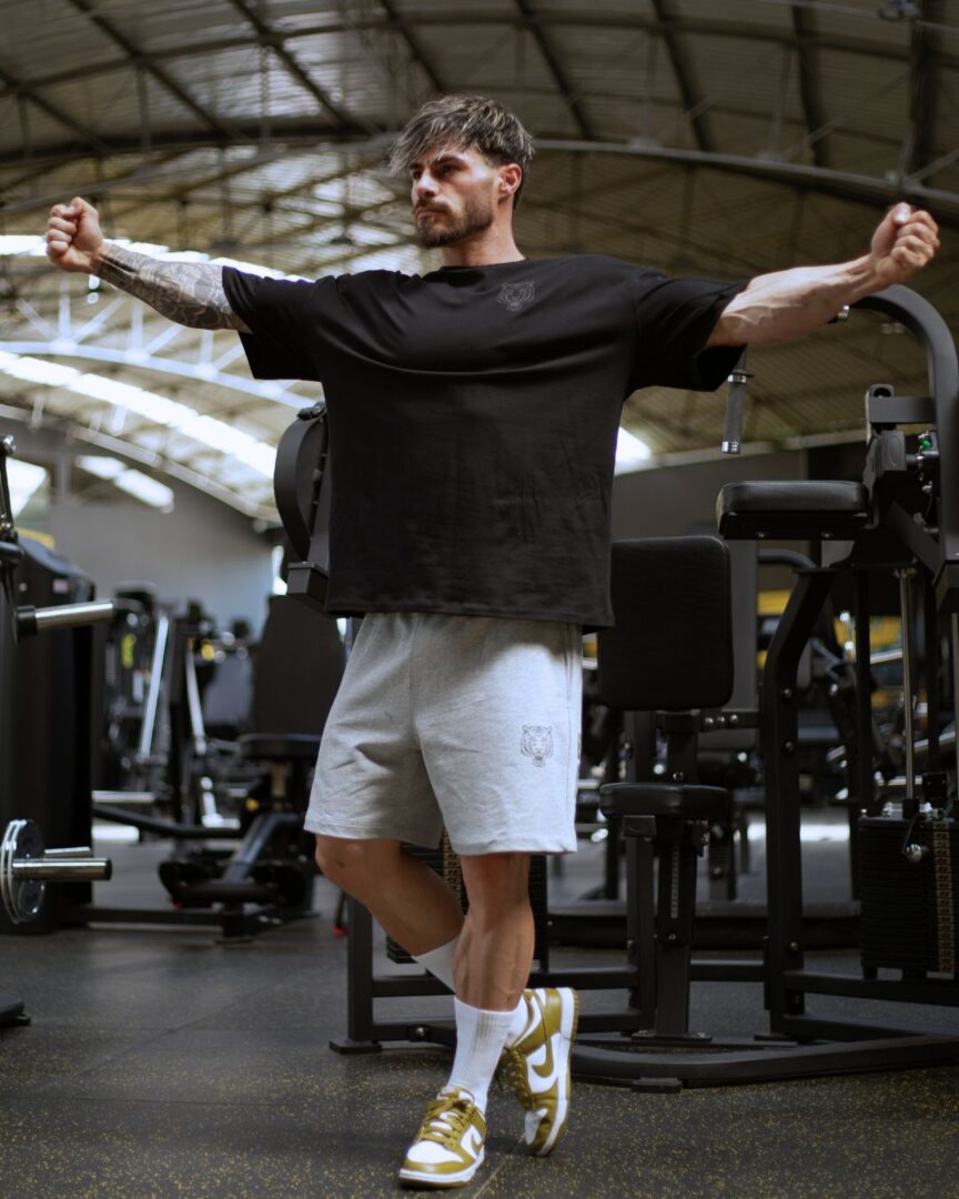 SHORTS BICEPS OVER FEELINGS GREY - Great I Am